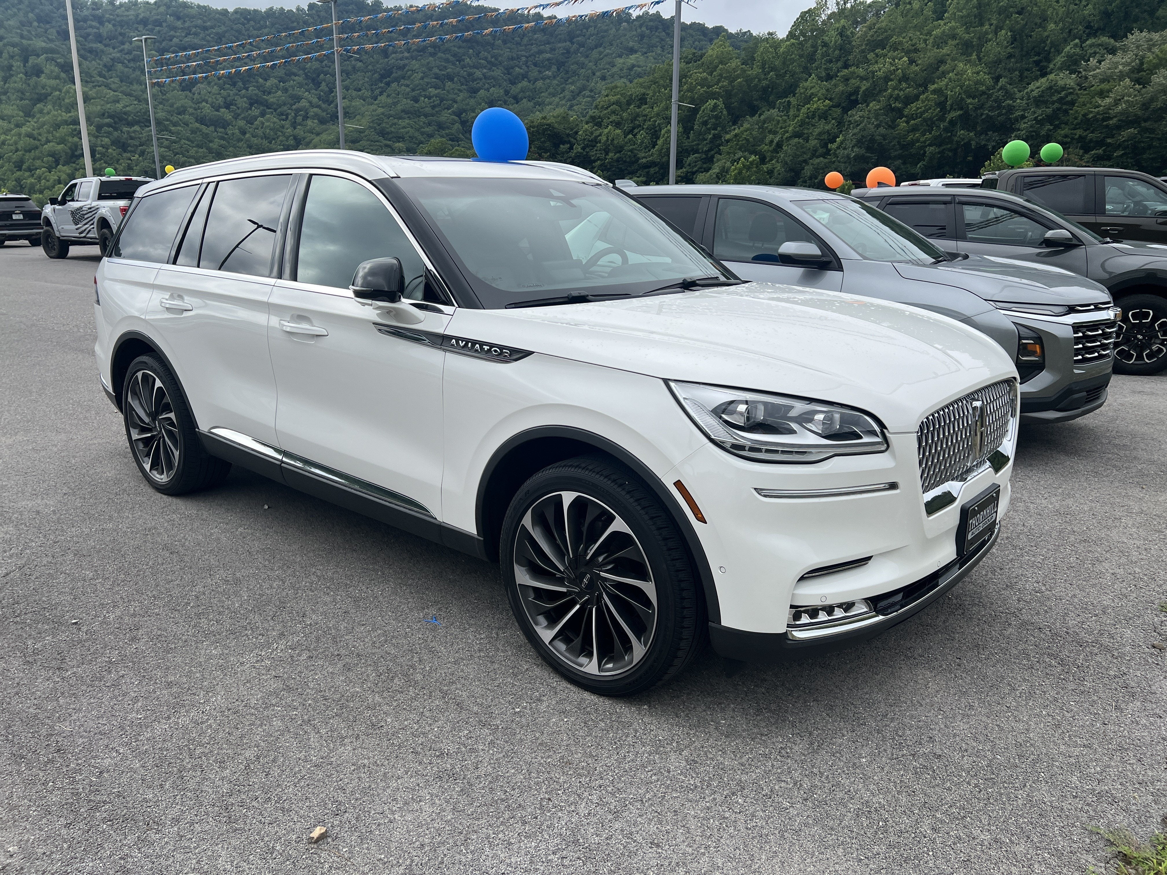 2021 Lincoln Aviator — side profile view
